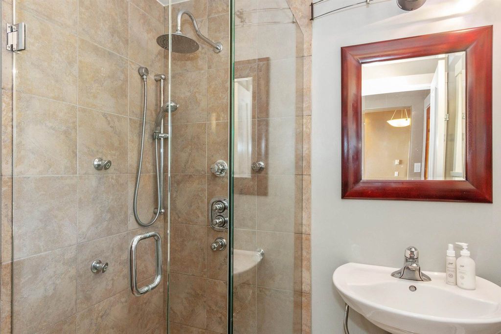 listing image 1104972720178932052