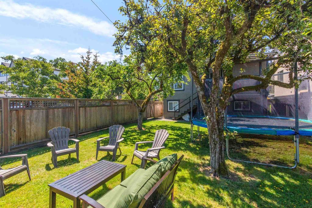 listing image 1102393780617392937