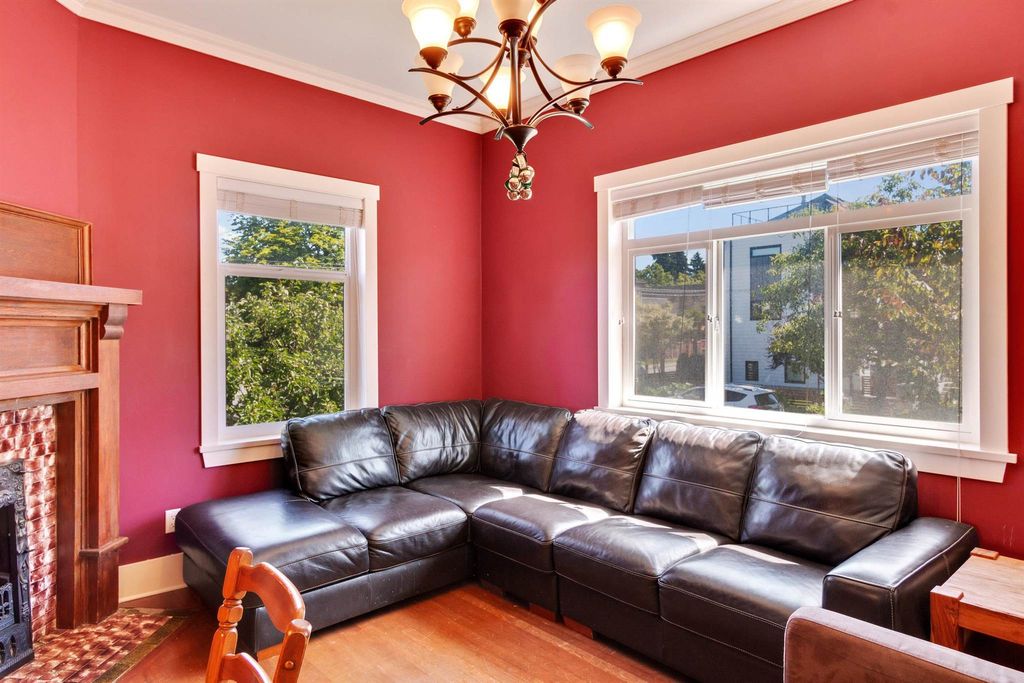 listing image 1106651340323828103