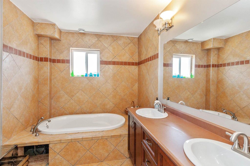 listing image 1104952015871217774