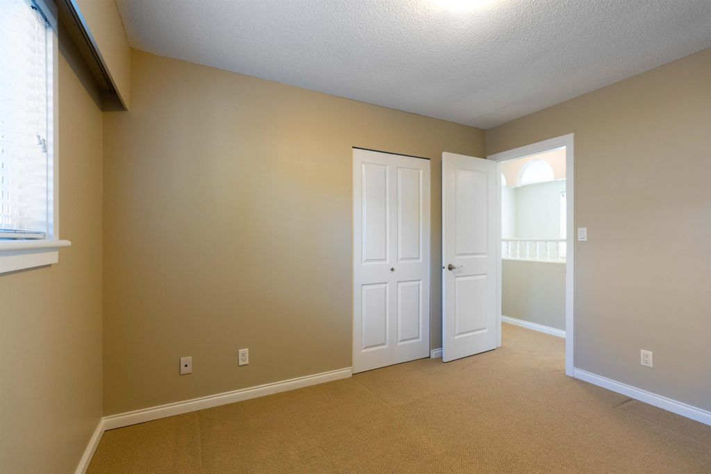listing image 1107504084497680963