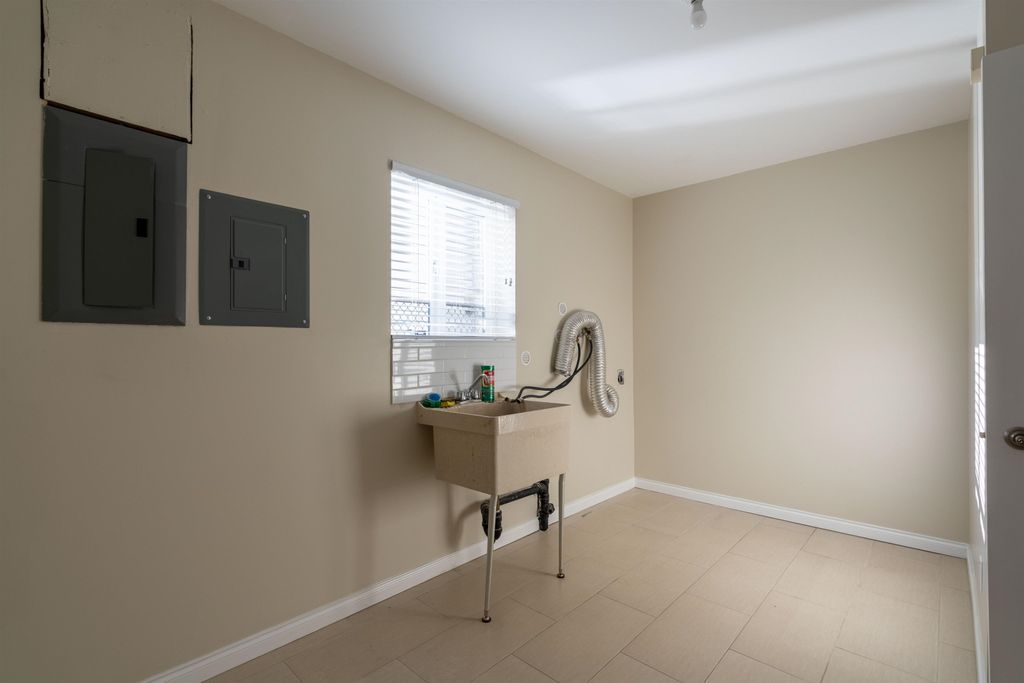 listing image 1104629172261904110