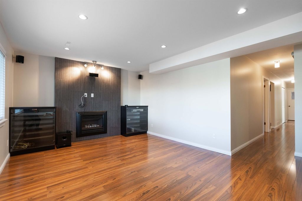 listing image 1109675516853627717