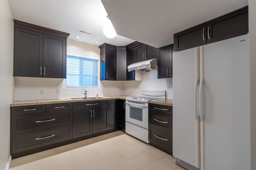 listing image 1109918169605213144