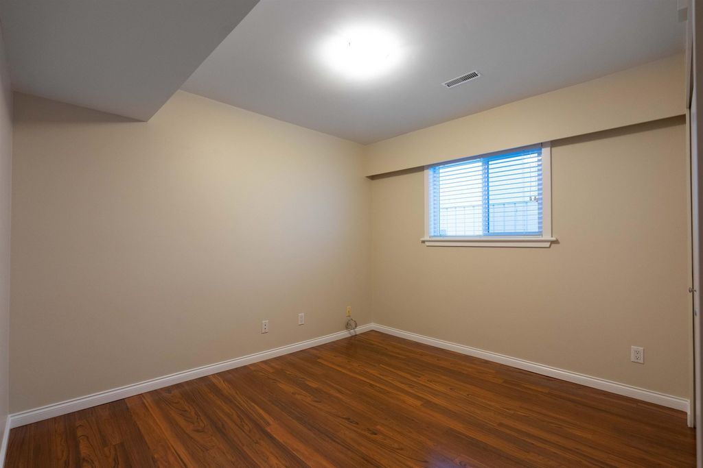 listing image 1102749167957064193