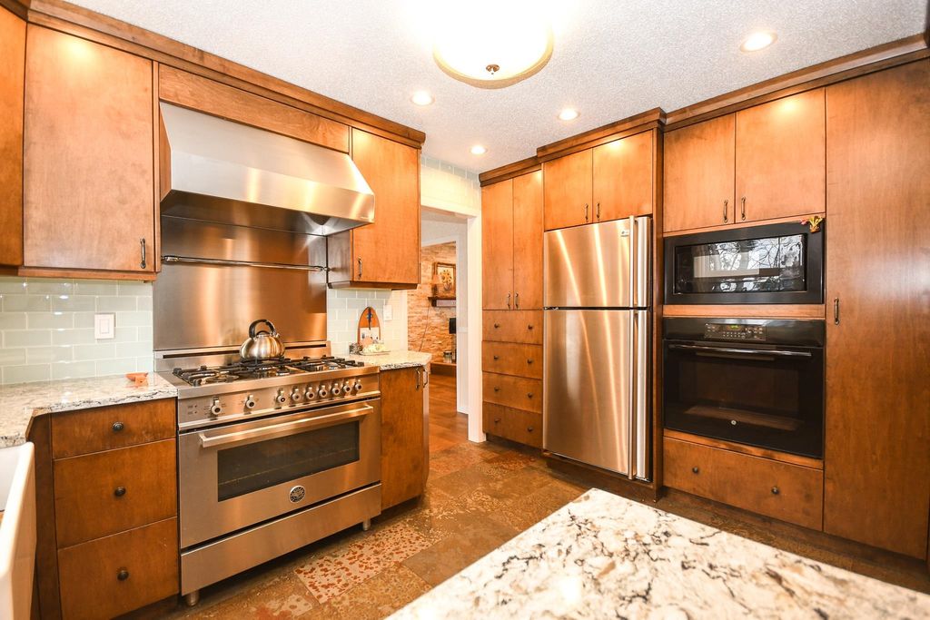 listing image 1101433738131705636