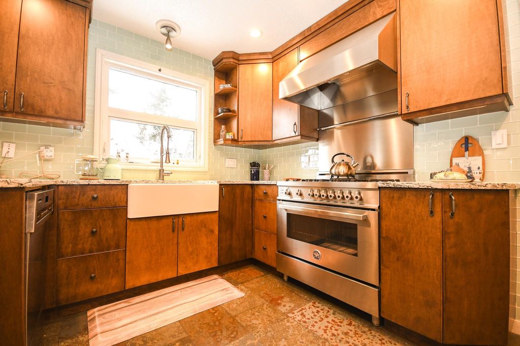 listing image 1100476074080873147