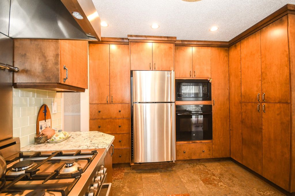 listing image 1108852818255752772
