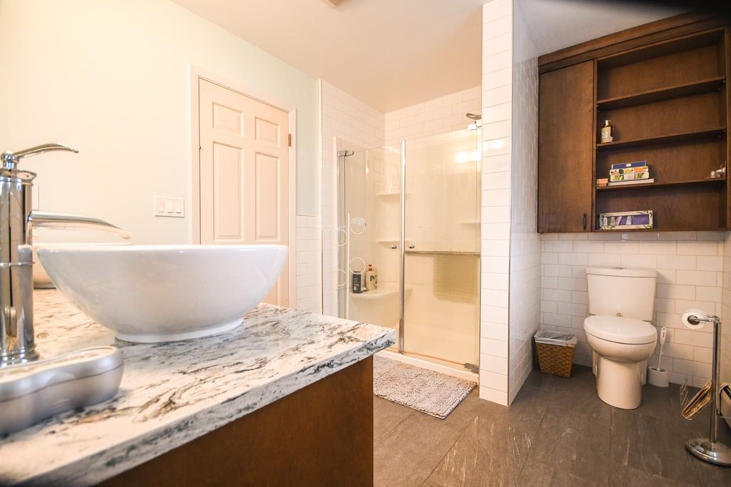 listing image 1103444369231024816