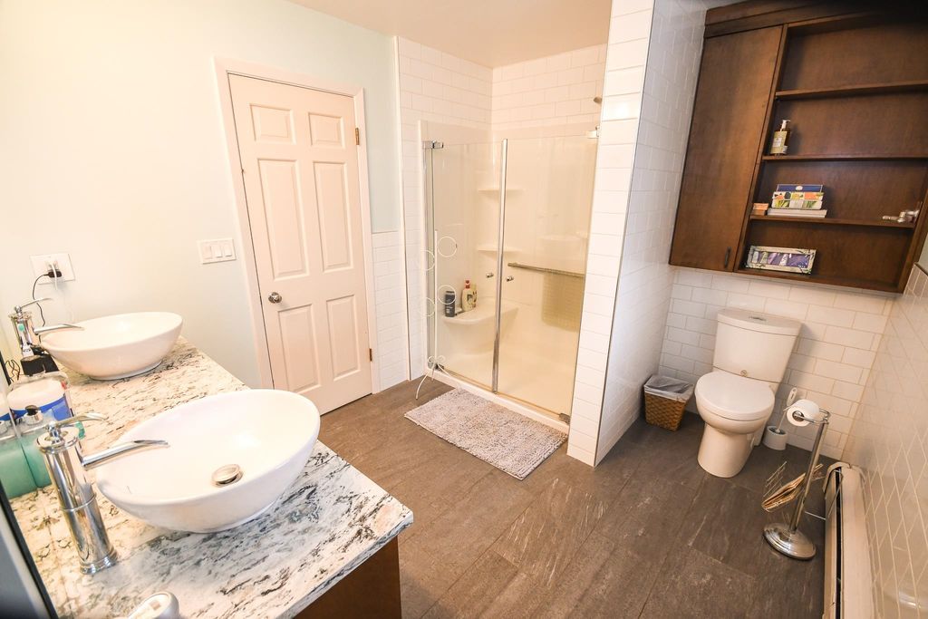 listing image 1101546574212324092