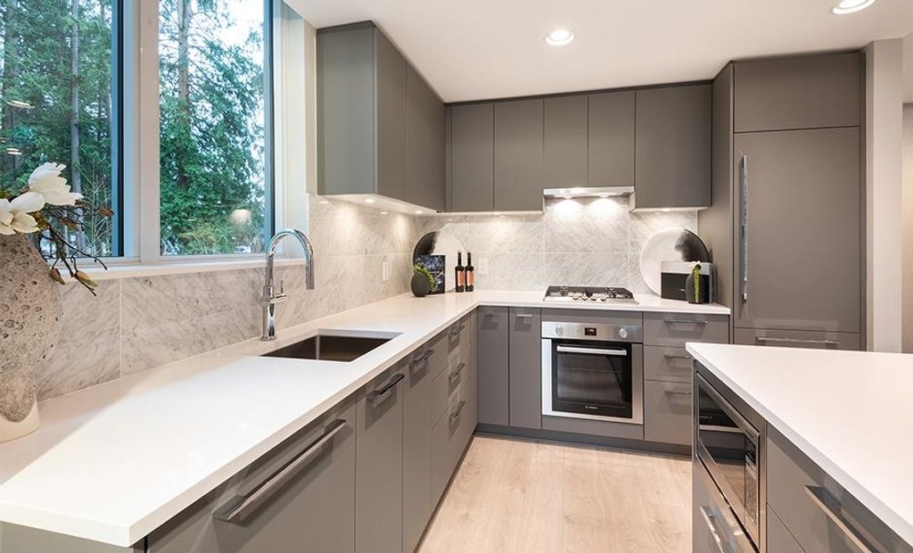 listing image 1104262807276629887