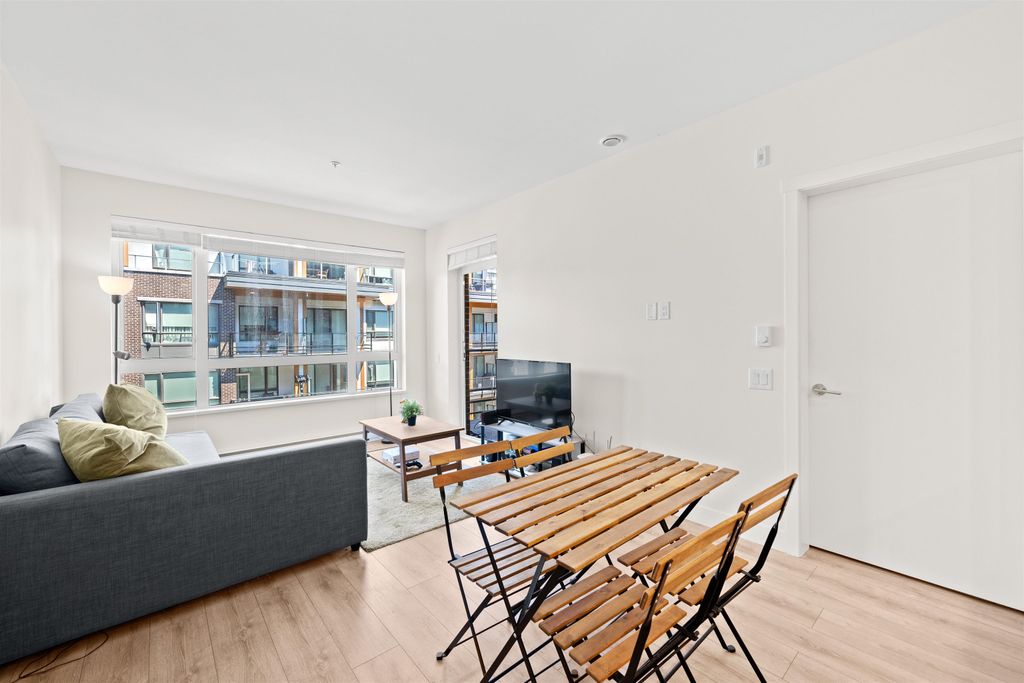 listing image 1102180139459032649