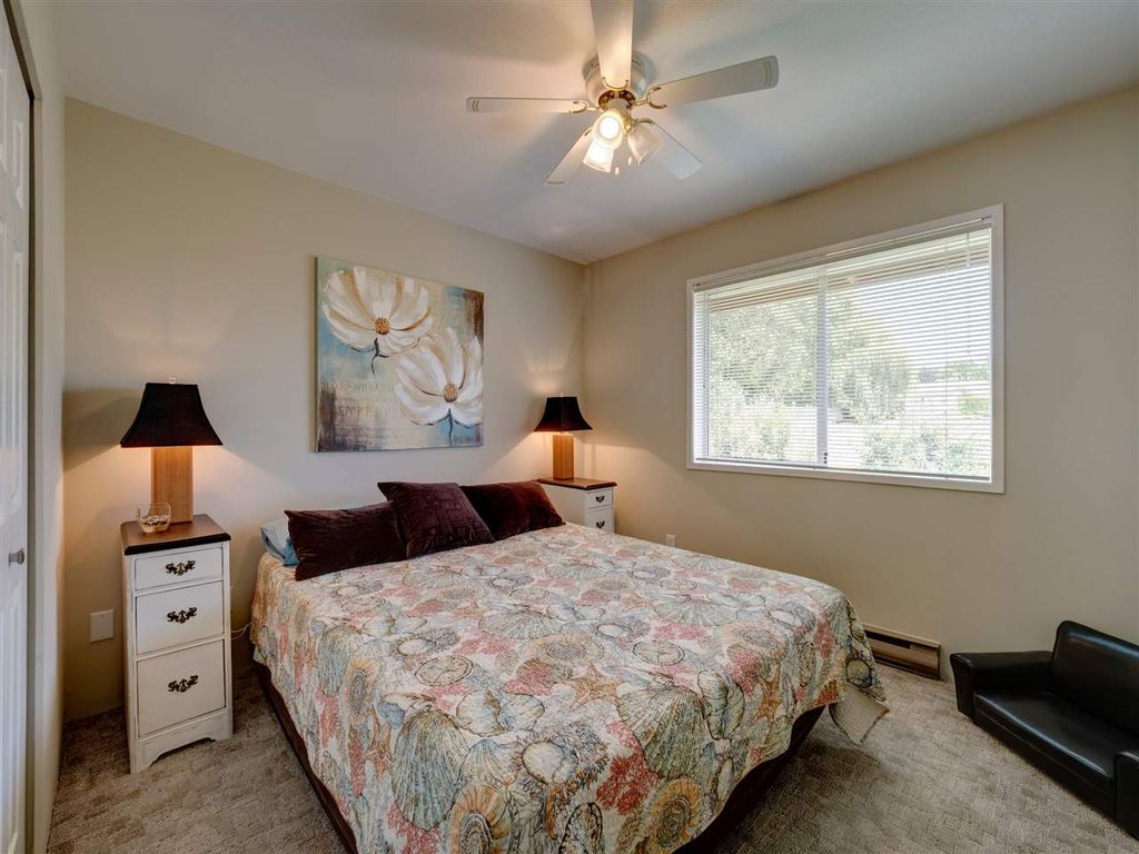 listing image 1103763774161610530