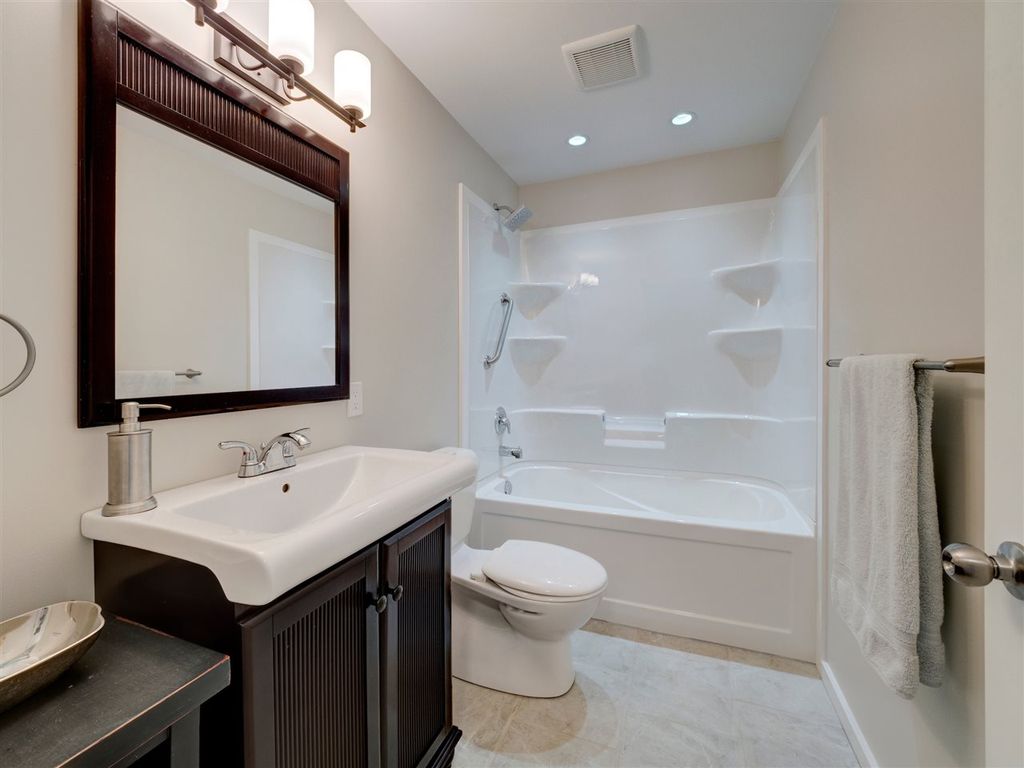 listing image 1106477243528807434