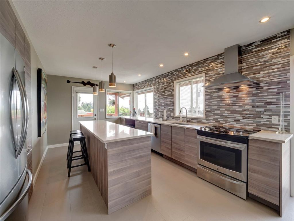 listing image 1102971567671236162