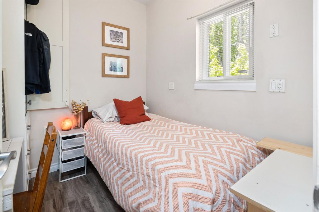 listing image 1109618655877673088