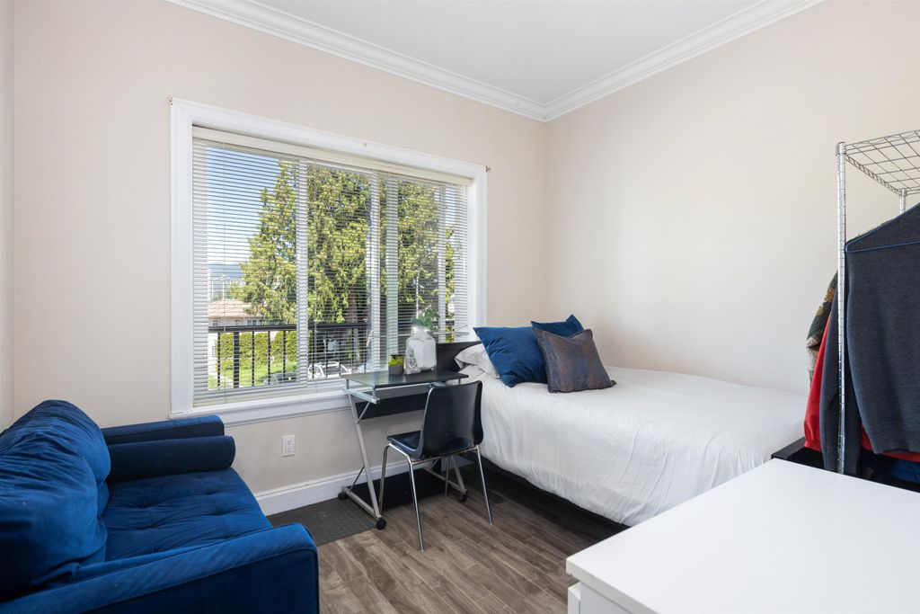 listing image 1108082758834240176