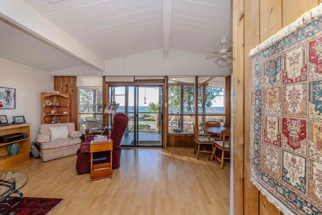 listing image 1104988866908630343