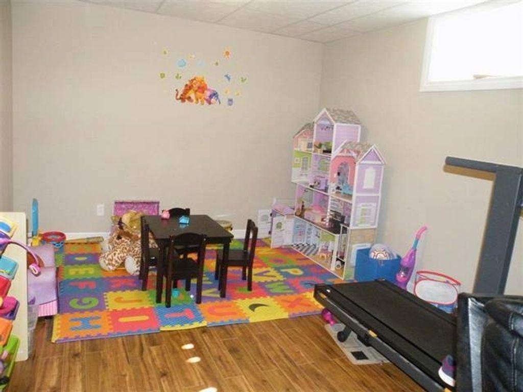 listing image 1102842502314047907