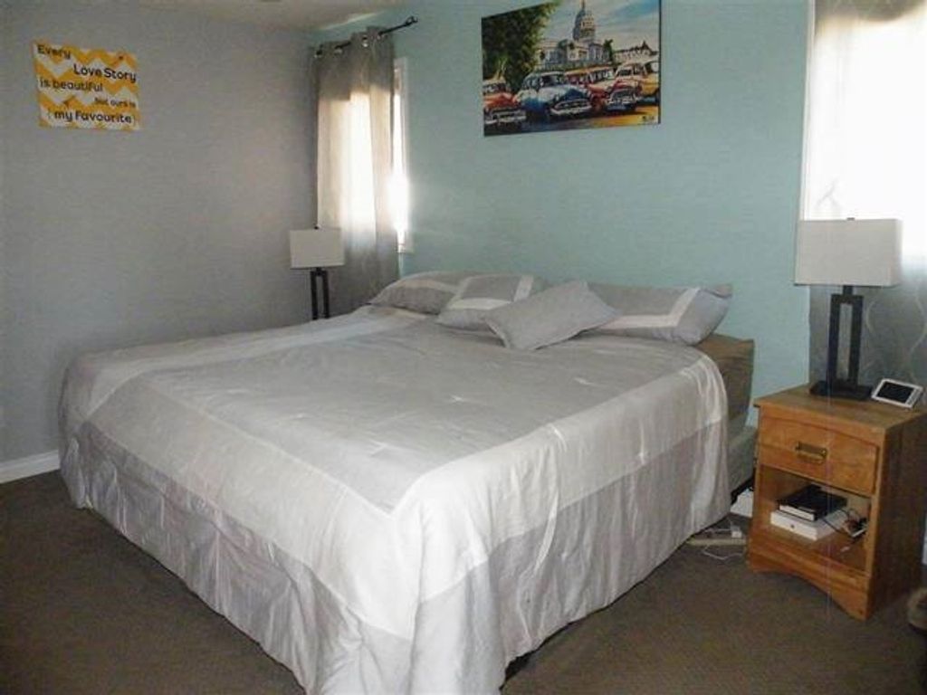 listing image 1104312808938667587