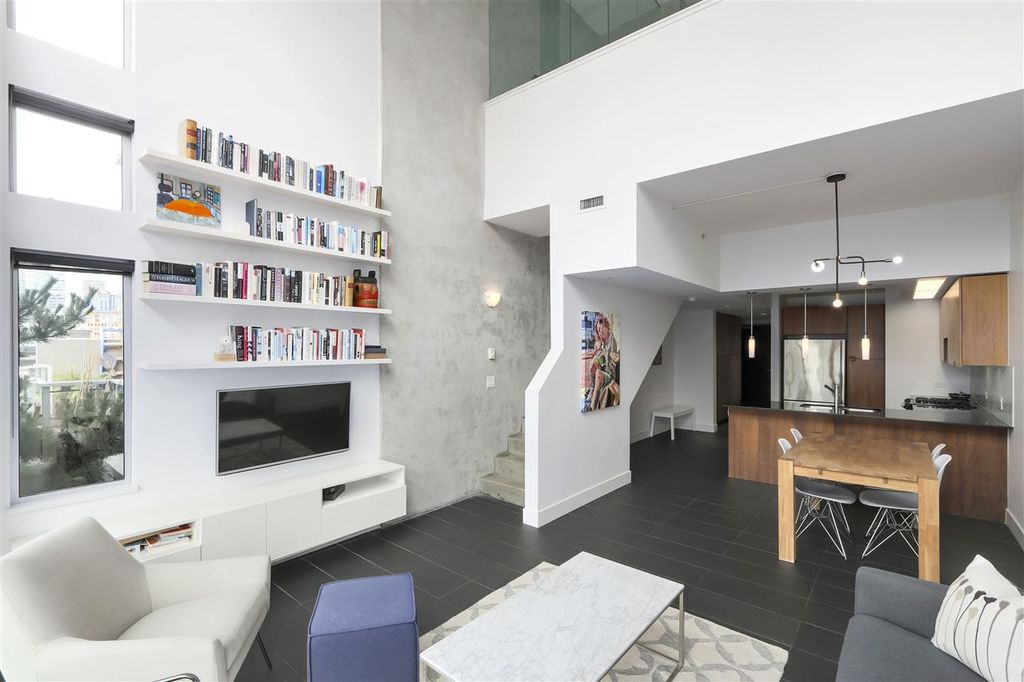listing image 1107775225729104193