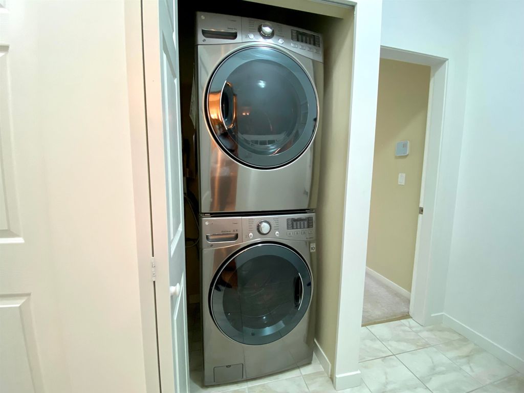 listing image 1109456742151419494
