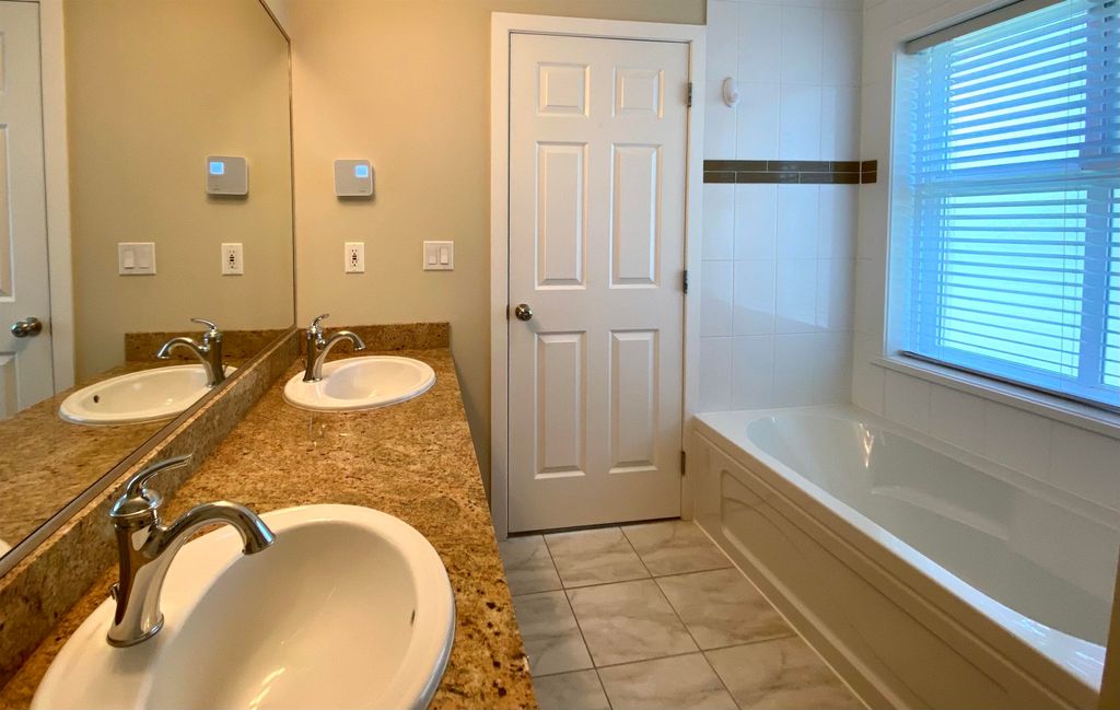 listing image 1101639125307607932