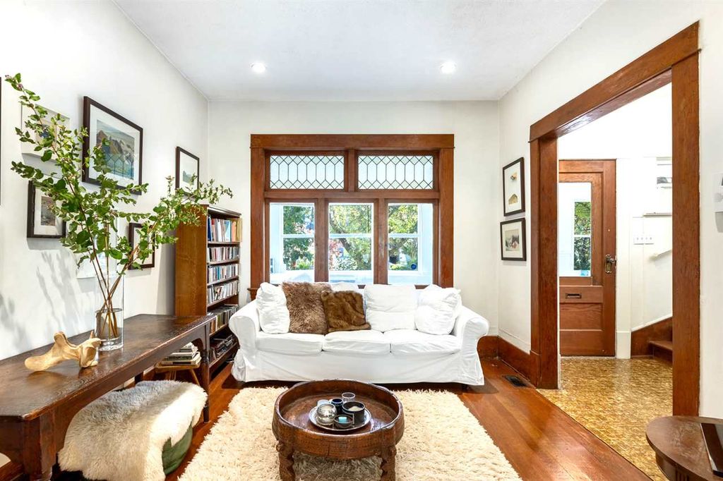 listing image 1105285843339016835