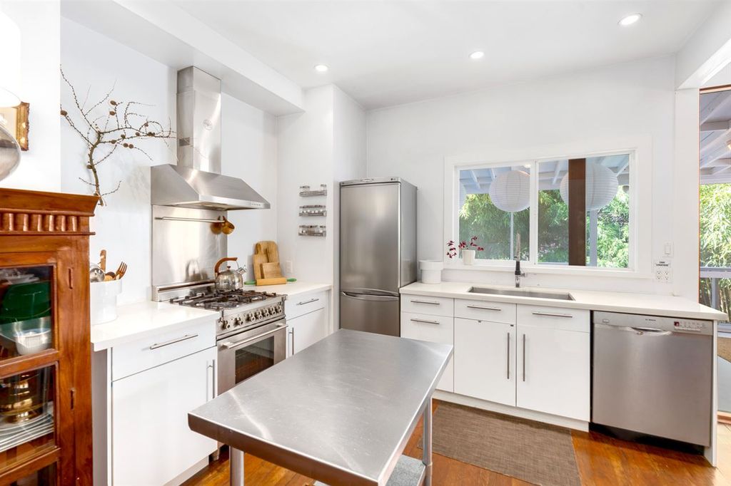 listing image 1102657702610980224