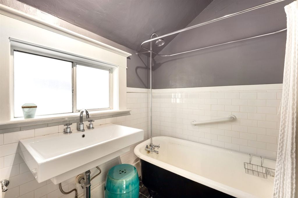 listing image 1108911172802887748