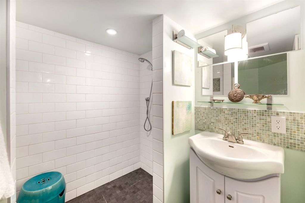 listing image 1103605877119628882