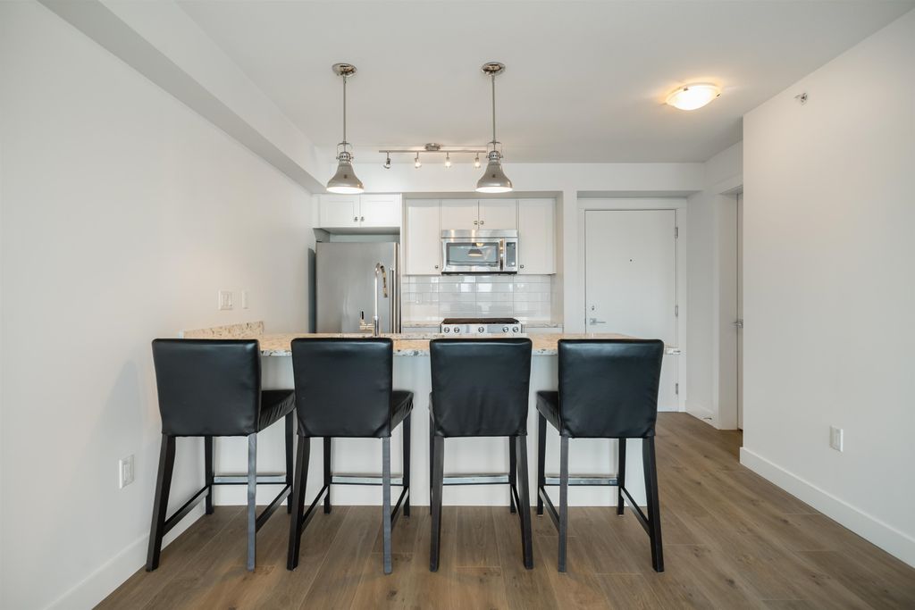 listing image 1101814778389887284