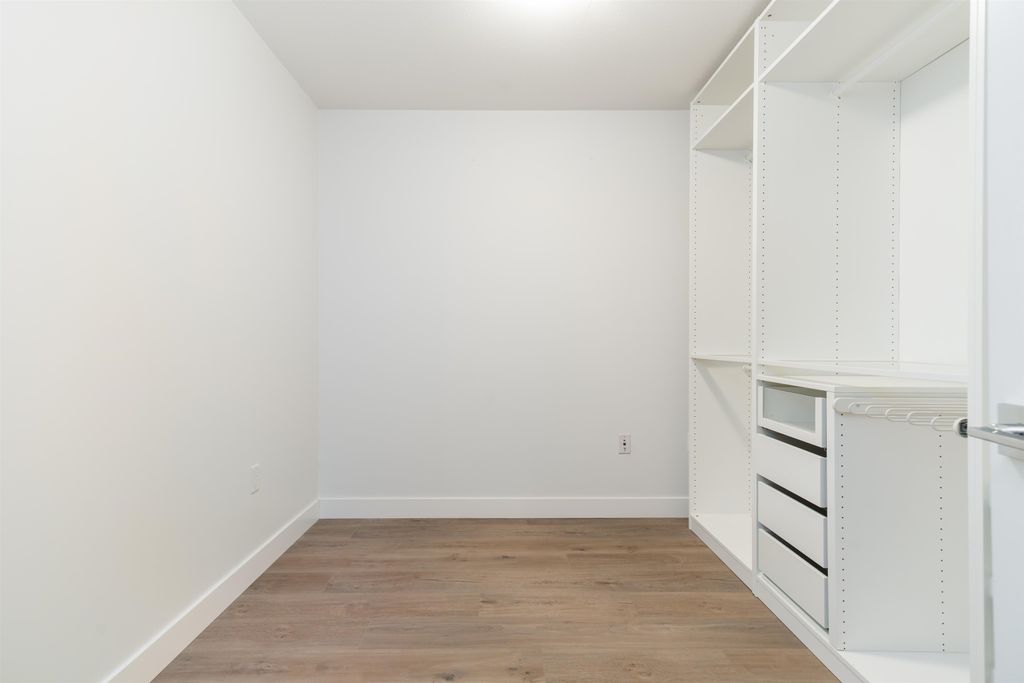 listing image 1108998768762207616
