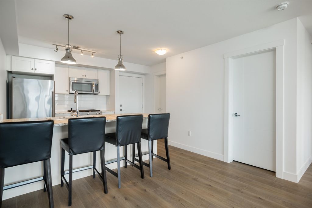listing image 1109956083914849251