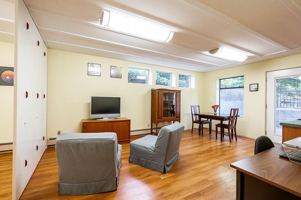 listing image 1102617446037215405