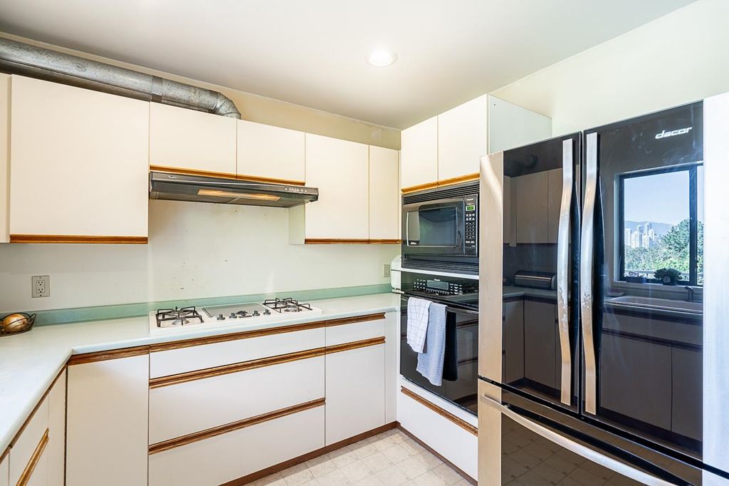 listing image 1107712205809759202