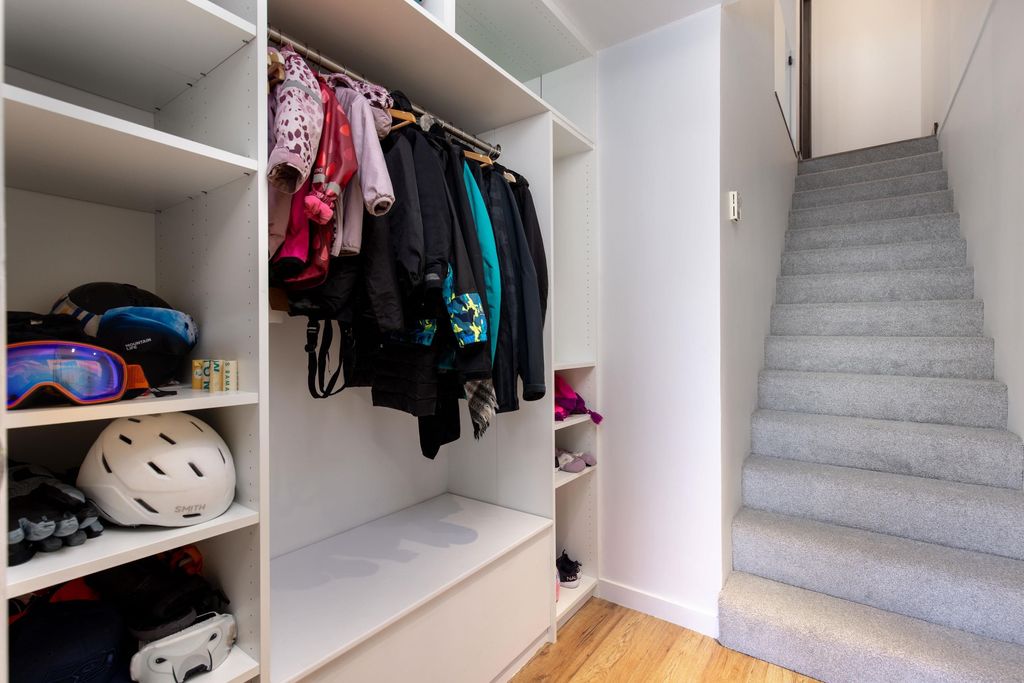 listing image 1106386755628973903