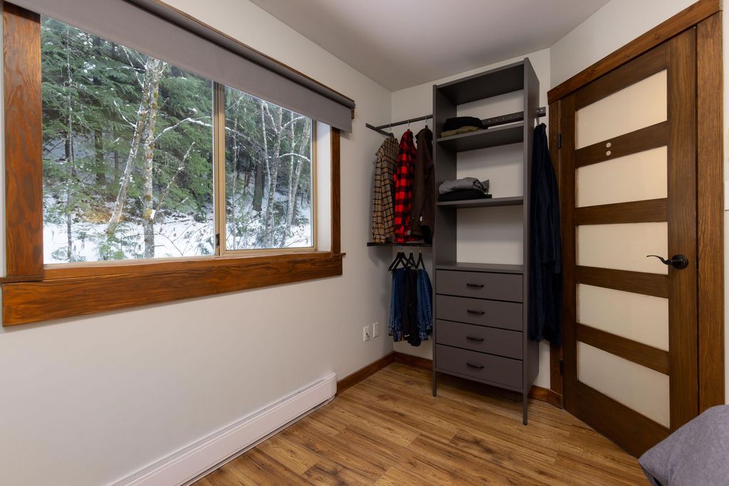 listing image 1109419490835893608