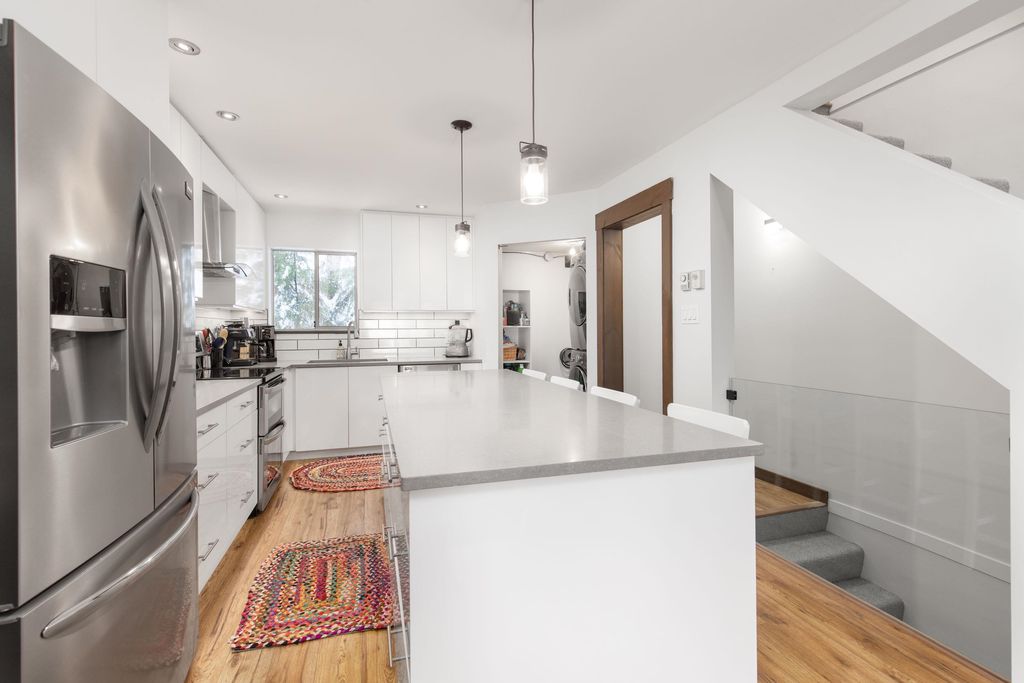 listing image 1101956734967442116