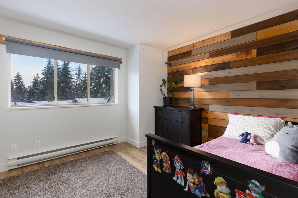 listing image 1102125458260686877