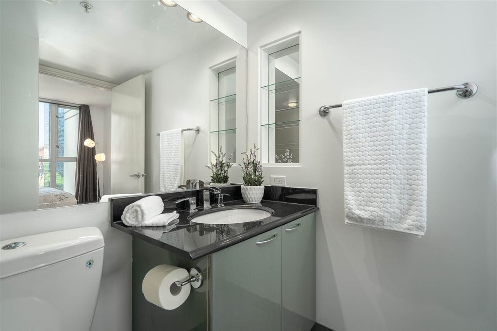 listing image 1100348553444344065