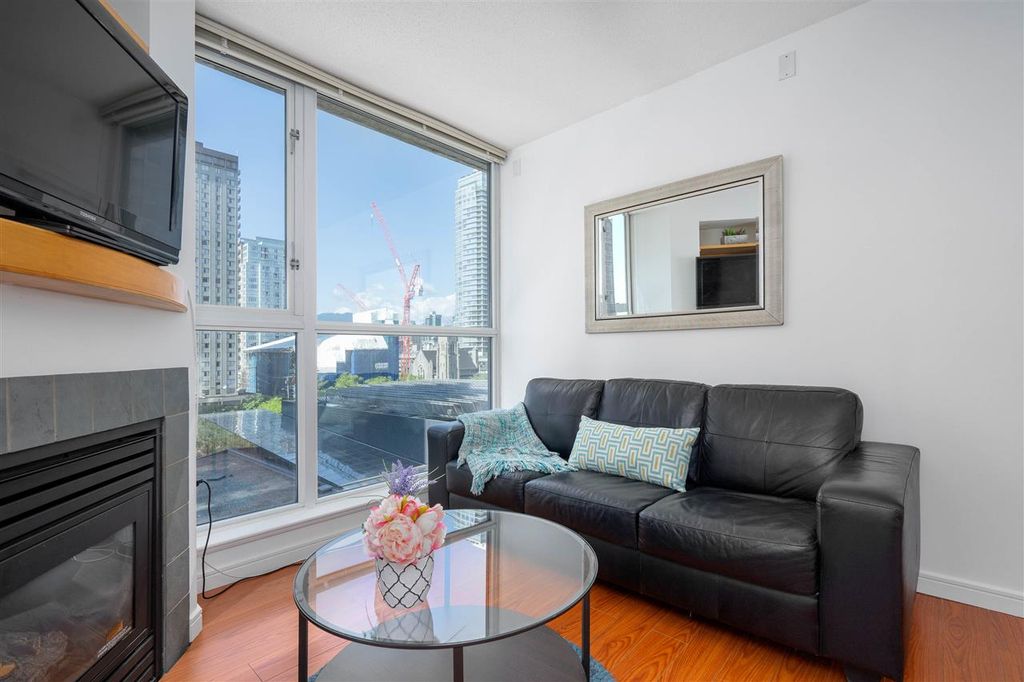 listing image 1102560935913076659