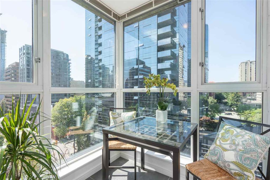 listing image 1103459515680618113