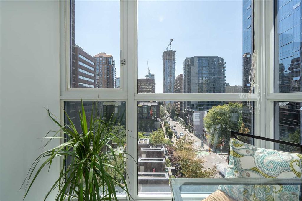 listing image 1104456221135441164