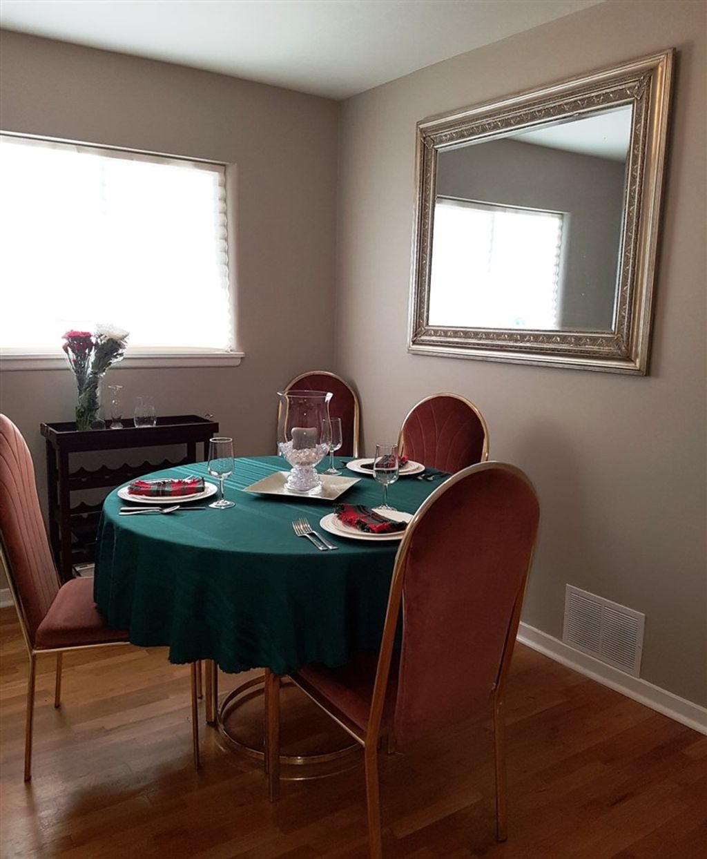 listing image 1109597422337760122