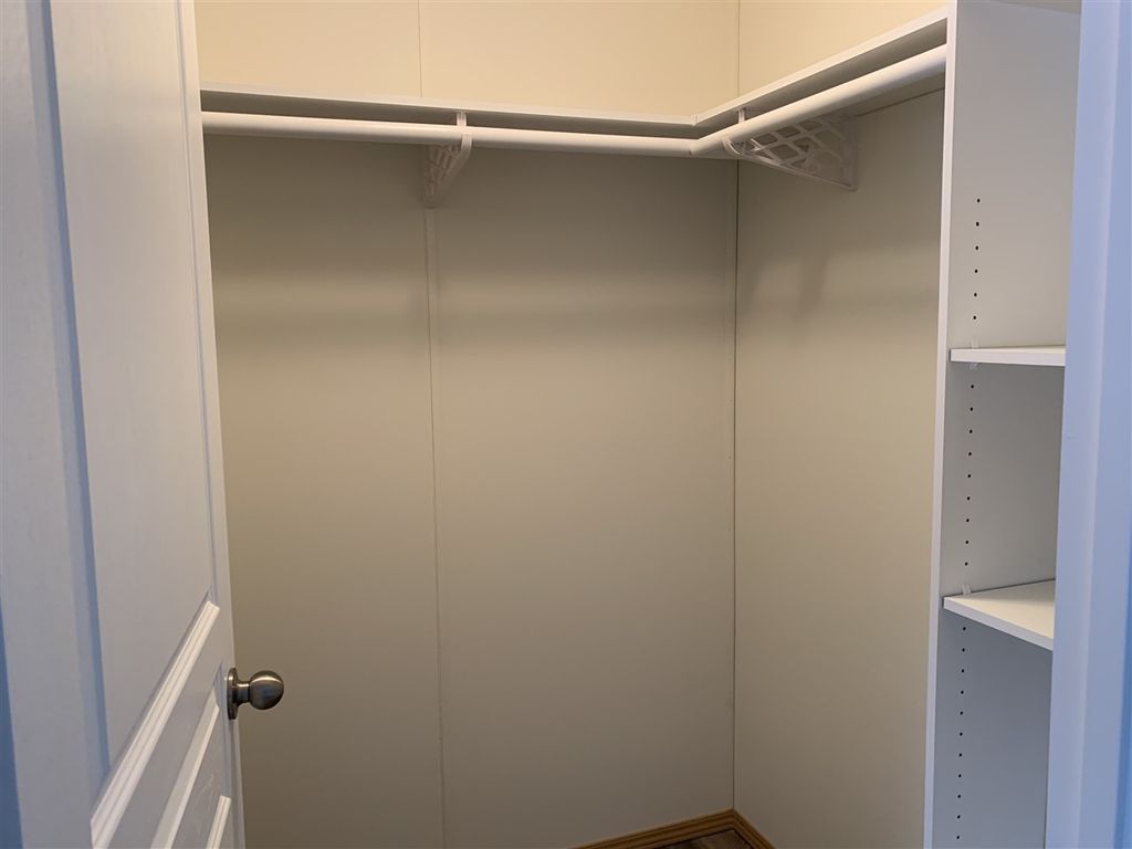 listing image 1109497309556867948