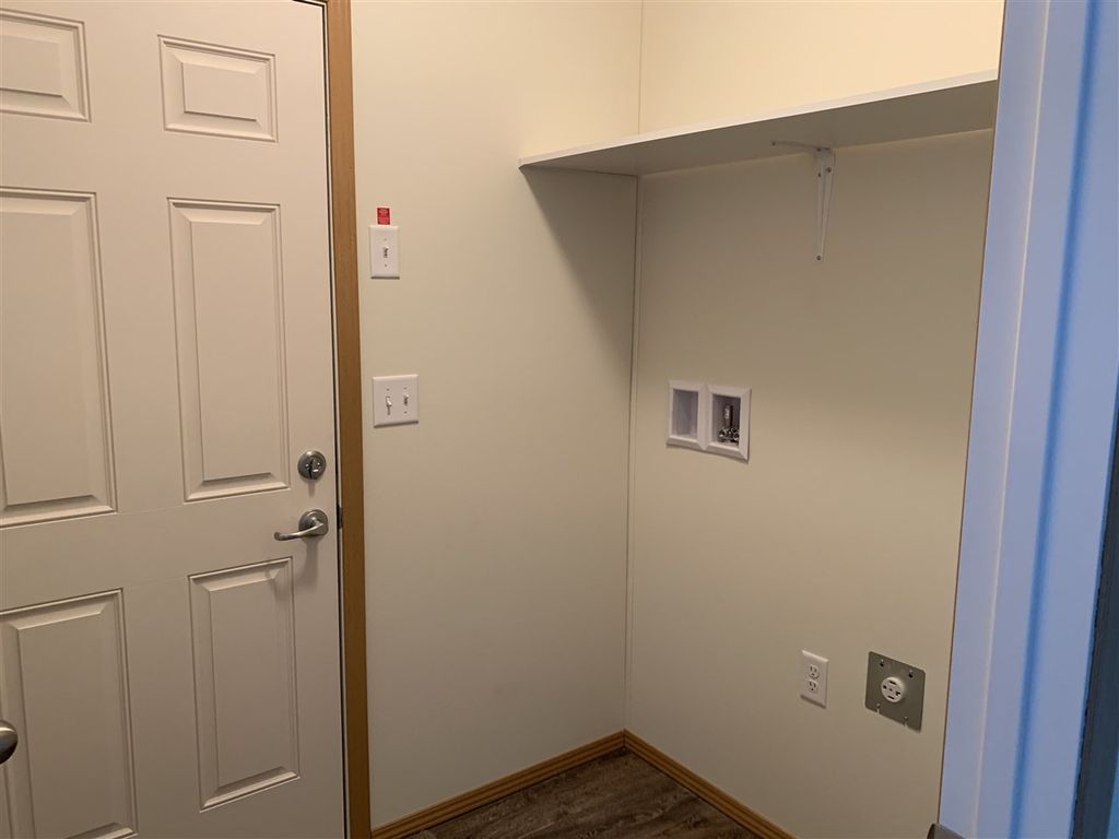 listing image 1103601334516021991