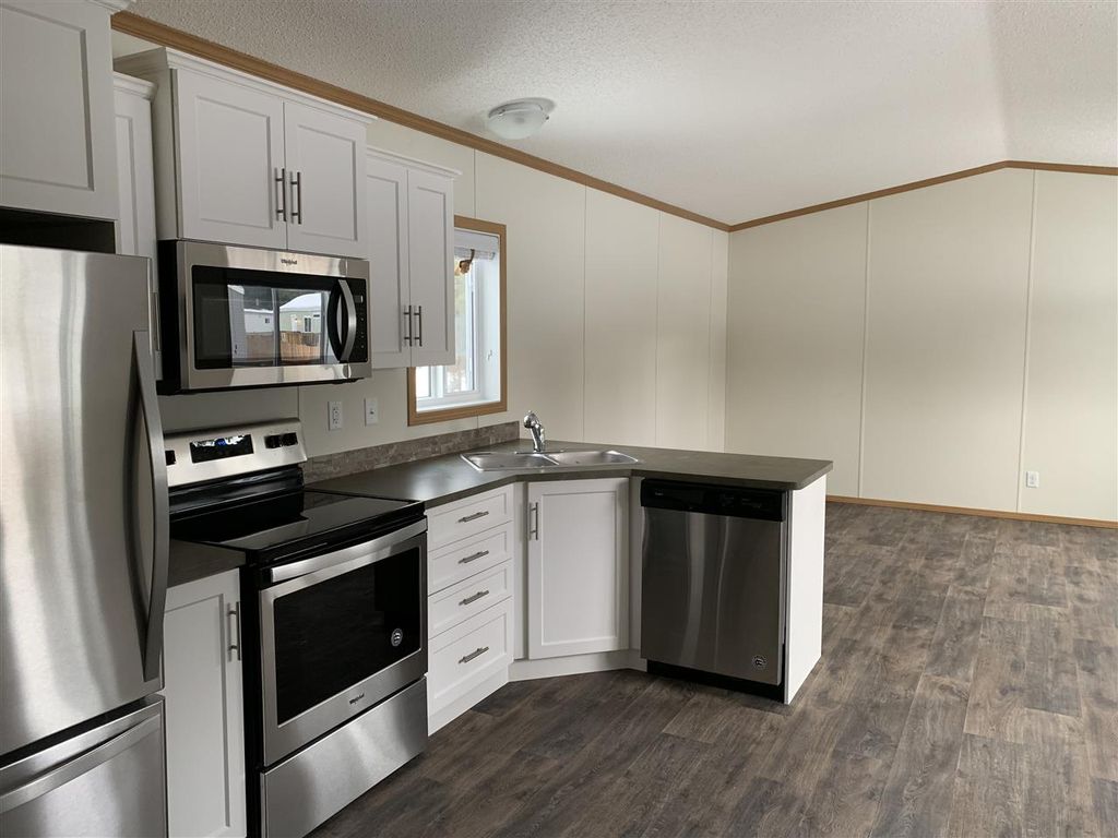 listing image 1106717438426481267