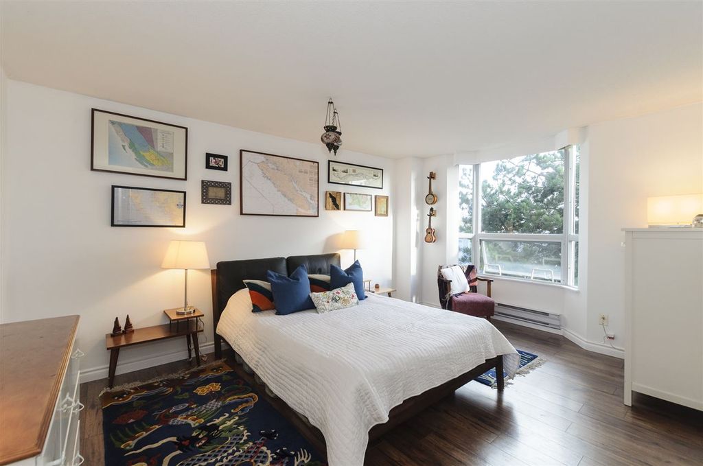 listing image 1106536877834415297