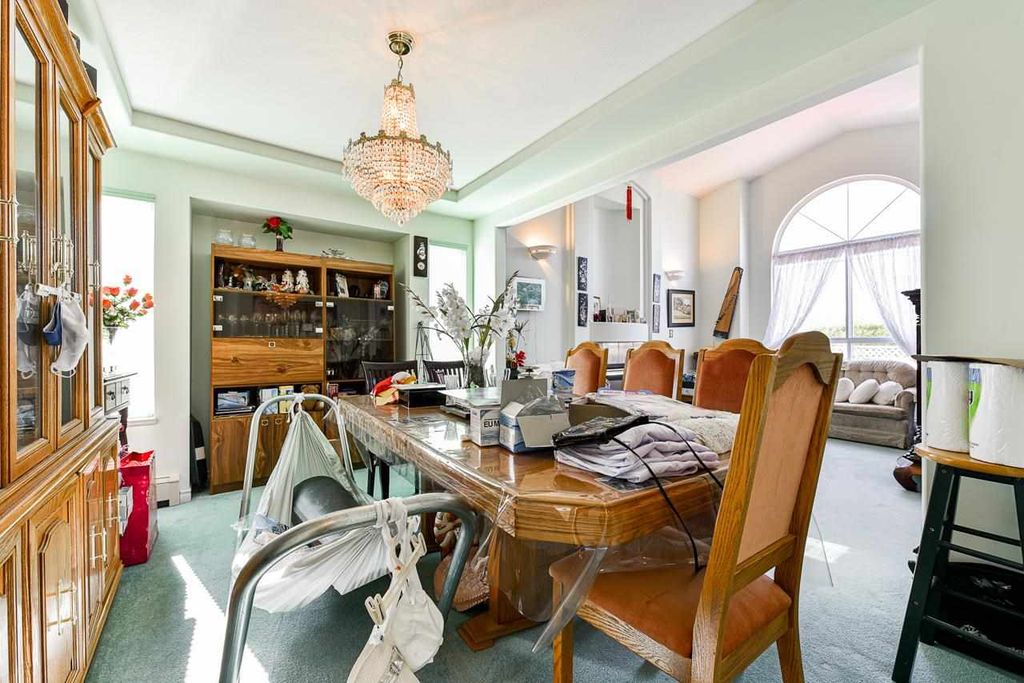 listing image 1106851474951745808